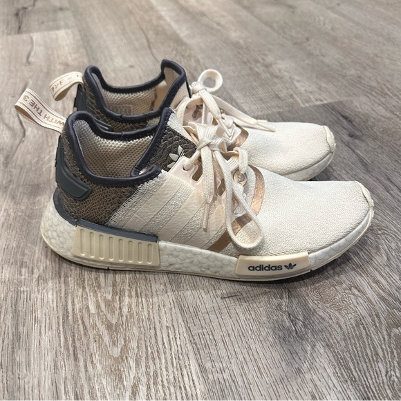 adidas Originals Shoes - Adidas Originals NMD R1 sneakers WONDER WHITE / GREY / Snake